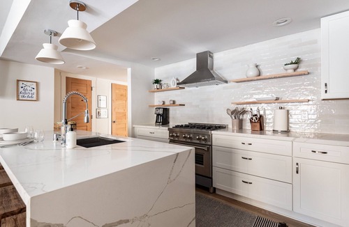 Lake Forest Condo | Modern 4BR/3BA Tahoe City Condo Near Palisades Tahoe, Pool, Hot Tub