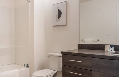 East San Jose Apartment | Modern Apartment in Prime Location (ID8115X19)