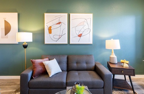 Sparks Apartment | Modern Apartment in Prime Location (ID2415X25)