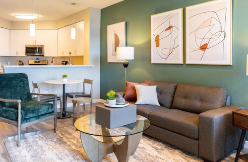 Sparks Apartment | Modern Apartment in Prime Location (ID2415X25)