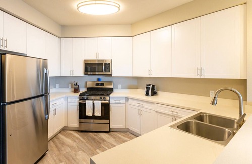 Sparks Apartment | Modern Apartment in Prime Location (ID2415X25)