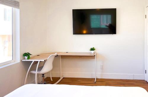 North Park House | Modern Boho Oasis - Fast Wifi & Shuffleboard!
