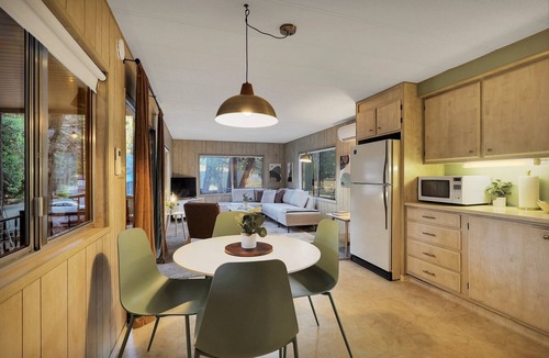 Dunsmuir Cabin | Modern Cabin (Walnut)