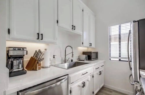 Pacific Beach Apartment | Modern & Comfy Apt Near It All + Parking!