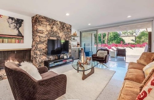 Old Las Palmas Condo | Modern Condo In Heart Of Palm Springs!
