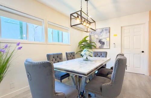 Harbor Villa | Modern Cozy Retreat 4BR 4BA Free Parking for4