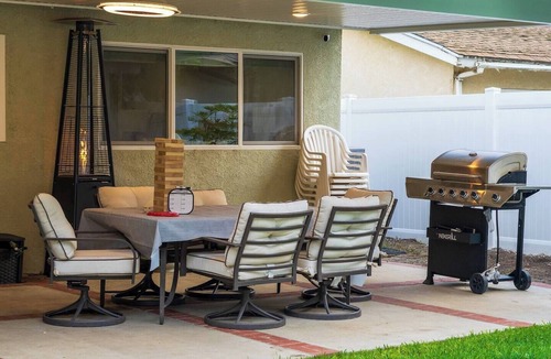Orange House | Modern Family Oasis – Pet-Friendly & Minutes from Disney