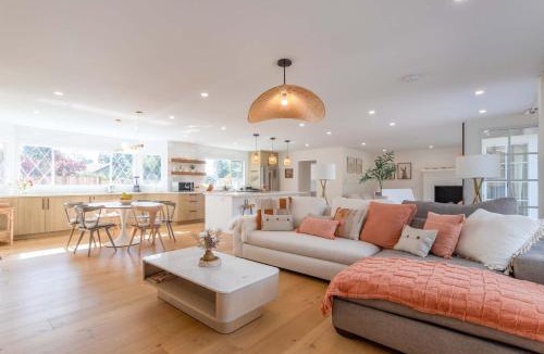 Freestone House | Modern Farmhouse on 1 Acre Lot Just Steps From Regional Park with Hot Tub