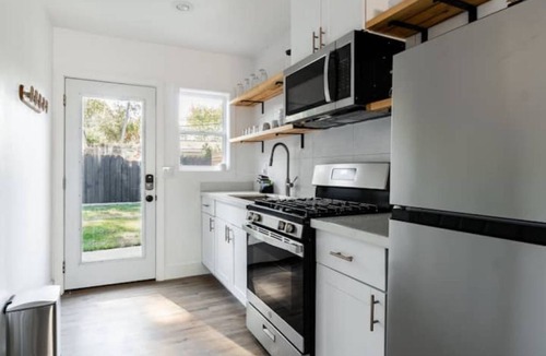 Concord House | Modern Guest House w/2 Bedroom & 1bath