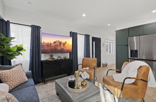 Eagle Rock House | Modern Highland Park Home with 3 Ensuite Bedrooms, Patio & BBQ