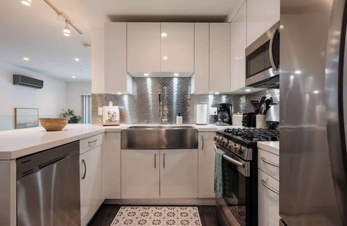 Little Italy Apartment | Modern Inner City Pad w/Patio | Walk Everywhere!