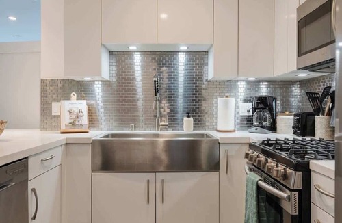Little Italy Apartment | Modern Inner City Pad w/Patio | Walk Everywhere!