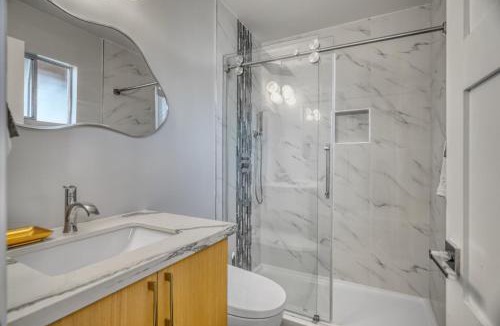 Groveland House | Modern Luxury Sierra Lodge | 3BR, 3BA | Hotel Vibe