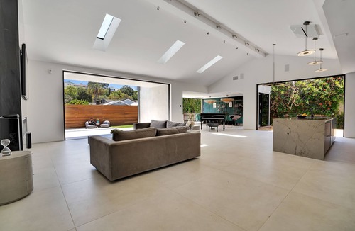 Brentwood House | Modern Manse in the Heart of Brentwood