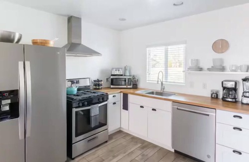 Desert Hot Springs Apartment | Modern Minimalist Desert Retreat - 2br Apt