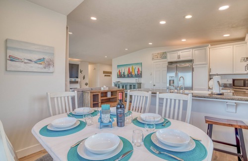 Bayshore House | Modern Oceanview Beauty with Game Arcade located in Waldport