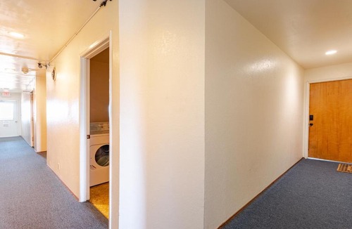 Berkeley Apartment | Modern One Bedroom Unit, Sofa Bed, Adjustable Queen Bed, 75 Inch Smart TV and Indoor Secure Parking