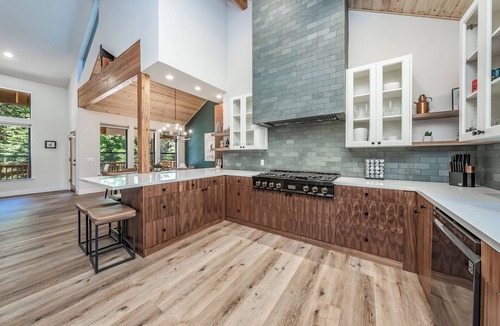 Granite Ridge Cabin | Modern Remodeled Spacious Cabin with A/C - Large Empty lot behind house