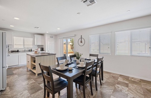Victorville House | Modern spacious home w/backyard for families and pets