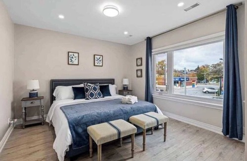 Bracondale Hill Hotel | Modern St. Clair West Suite w/Private Patio & BBQ