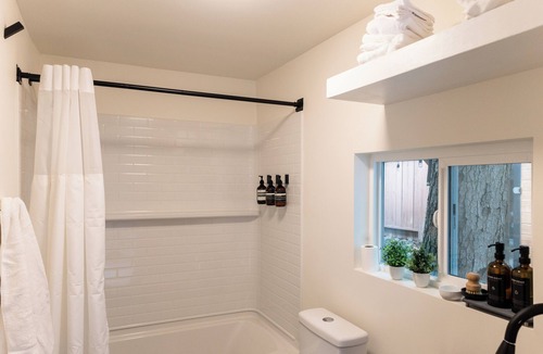 Newhall Apartment | Modern Tiny House Retreat w/Sauna, Fire Pit & Workspace