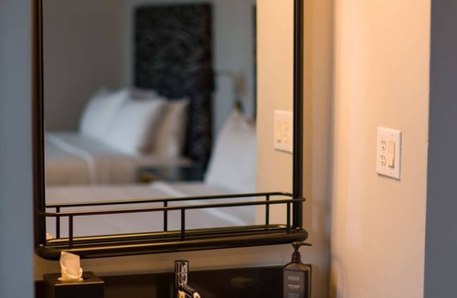 Downtown San Francisco Hotel | Modern Unit with Pool Access, Near Union Square & Civic Center