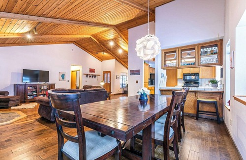 Truckee House | Monthly Lease - Whitetail Trail by Tahoe Getaways - Pet Friendly 2BR