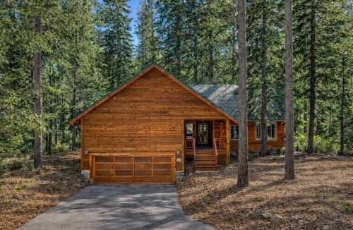 Truckee House | Monthly Lease - Whitetail Trail by Tahoe Getaways - Pet Friendly 2BR