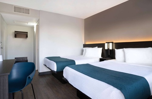 Pumpkin Center Hotel | Motel 6 Bakersfield, CA - South