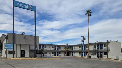 Blythe Hotel | Motel 6-Blythe, CA - South