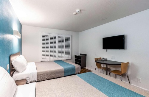 Fountain Valley Hotel | Motel 6-Fountain Valley, CA - Huntington Beach Area