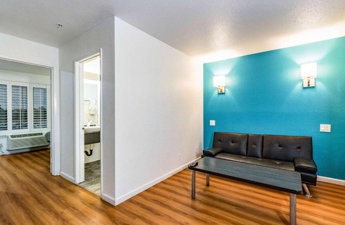 Fountain Valley Hotel | Motel 6-Fountain Valley, CA - Huntington Beach Area