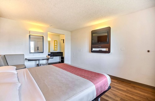 East Peralta Hotel | Motel 6 Oakland, CA - Embarcadero