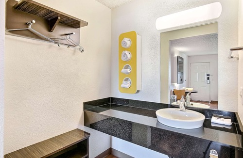 East Peralta Hotel | Motel 6 Oakland, CA - Embarcadero
