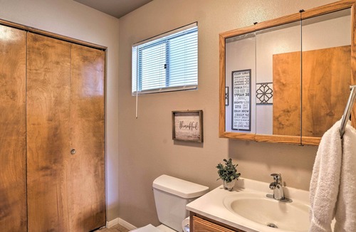 Twin Peaks Cabin | Mountain Escape w/ Views, 3 Mi to Lake Arrowhead