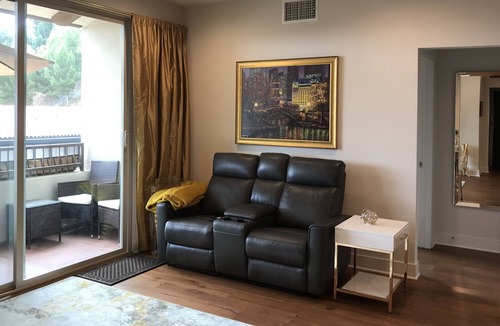 Rolling Hills Estates Apartment | Mountain View, Elevator Building; 2 Bdrm, 2 Bdrm Condo with Balcony