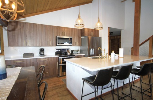 Mammoth Lakes Condo | Mountainback #116, Loft,Corner-no pets accepted
