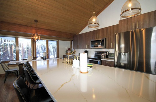 Mammoth Lakes Condo | Mountainback #116, Loft,Corner-no pets accepted