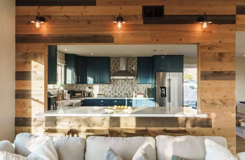 Lakeside House | Mountaintop Estate: Pool-Hot Tub-Theatre-Tiki Bar