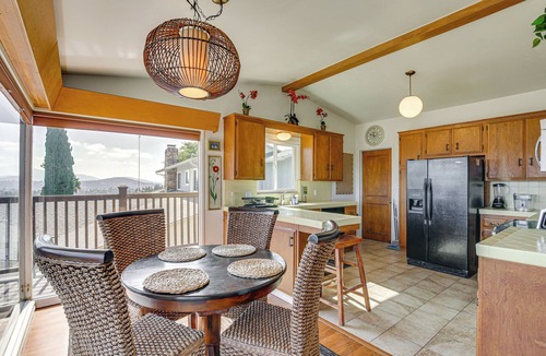 La Mesa Cottage | Mt. Nebo Oasis in La Mesa w/Wraparound Deck
