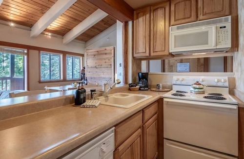 Tahoe Woods Apartment | Mtn Retreat - Studio @Granlibakken, near Lake & ski
