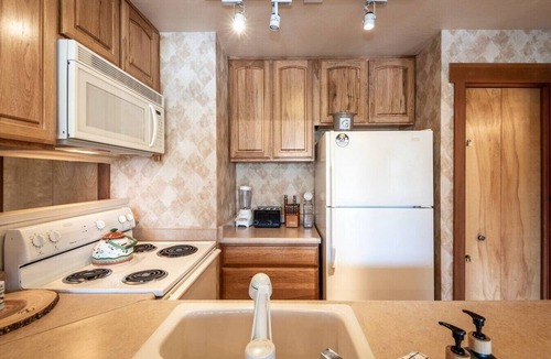 Tahoe Woods Apartment | Mtn Retreat - Studio @Granlibakken, near Lake & ski