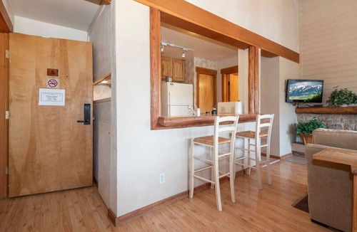 Tahoe Woods Apartment | Mtn Retreat - Studio @Granlibakken, near Lake & ski