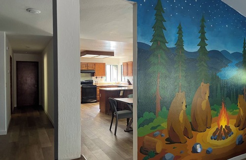 Murphys House | Murphys - BirdNest Cabin GameRoom 85 in Tv ~Hand-paint Murals~