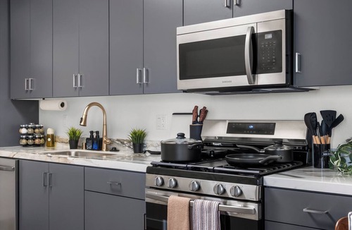 Roseville - Fleet Ridge Apartment | Near Beach & Airport w/King Bed, EV Charger, Free Parking