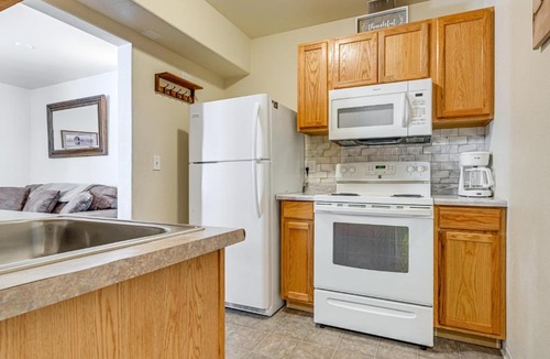 Cave Junction House | Near Oregon Caves: 2-Studio Retreat w/Game Room!