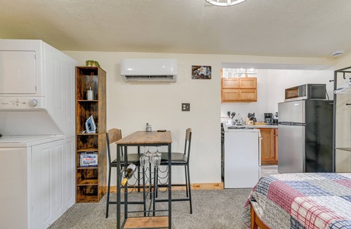 Murphy Apartment | Near Rivers & Trails: Cabin in Rural Grants Pass