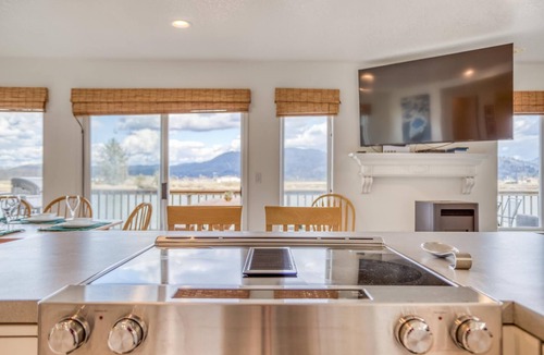 Nehalem House | Nehalem Riverfront Home has Private Dock, Ten Minutes to the Beach in Manzanita!