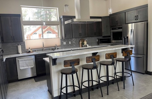 Montgomery Estates House | New 3-bedroom South Lake Tahoe retreat! 3.2 miles away from Heavenly Ski Resort!
