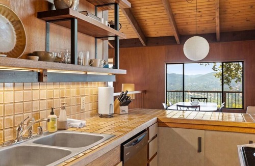 Tuolumne House | New! Custom Built Architectural Gem Mountain House